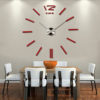 Horloge Large rouge avec des traits