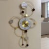 -Horloge dorée avec des cercles