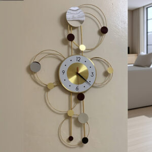 -Horloge dorée avec des cercles