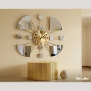 - Horloge argentée dorée